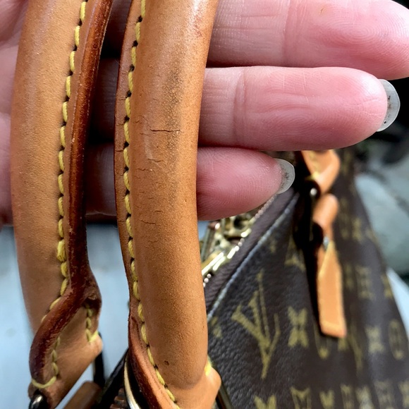 Louis Vuitton Alma in monogram canvas - Picture 15 of 15